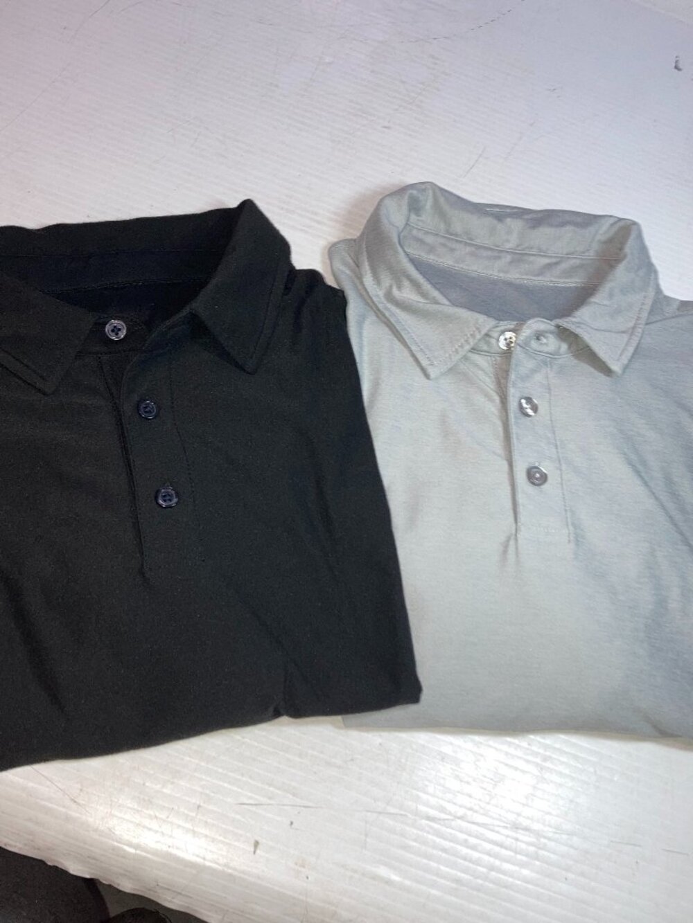 2 Vuori Strato Tech Polo Shirt Sz XL Gray Black Short Sleeve V188 Performance